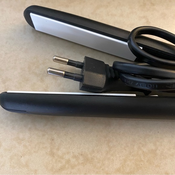 Salon style hair straightener. Brand new. Unused. - Picture 2 of 5